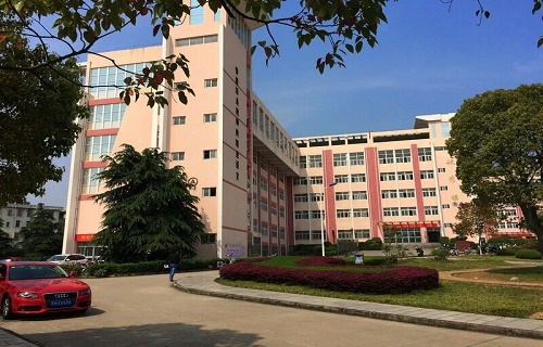 海南省農(nóng)墾?？谥械葘I(yè)學(xué)校